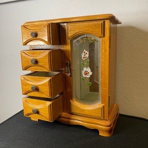 I’m not sure of the original price, this item is an antique🤍